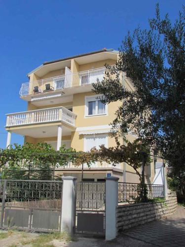 Apartments in Sv. Filip i Jakov 53897
