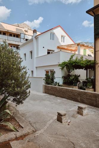 Apartments by the sea Omis - 24878