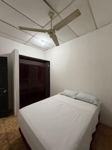 Una cama o camas en una habitación de Guest House Veracruz