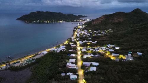 an aerial view of a beach with a group of tents at POSADA ALEENY in Providencia