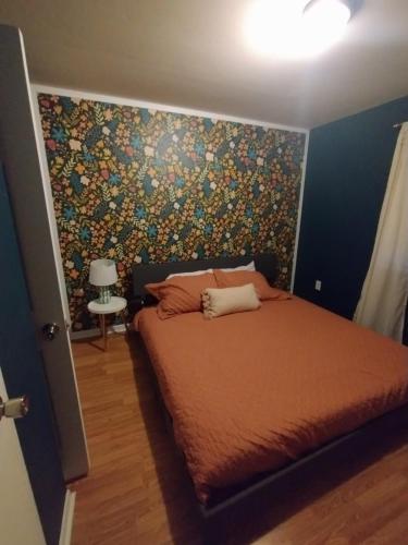 Katil atau katil-katil dalam bilik di Carriage House 3BR Walkable Hiking Arcade & Firepit