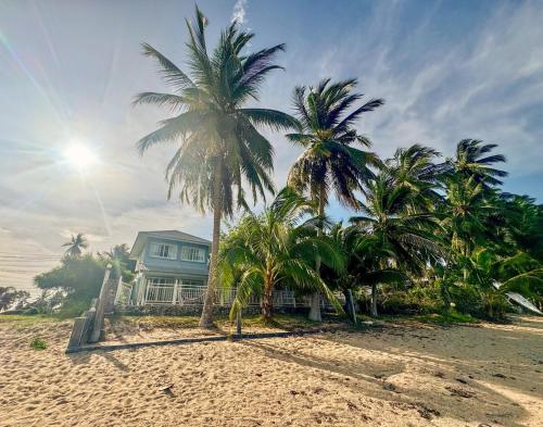 Fotografie z fotogalerie ubytování Beachfront Garden House on Beach with Sea views v destinaci Hua Thanon