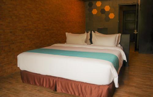 a large bed in a hotel room at JL World Hotel Dili in Dili