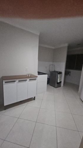 Η κουζίνα ή μικρή κουζίνα στο Apartamento de 1 quarto