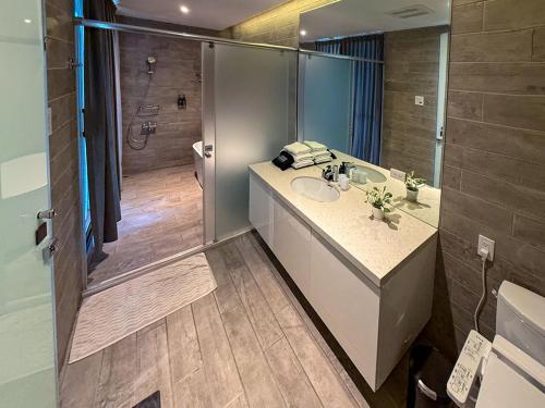 a bathroom with a sink and a shower at Villa LOHERB in Dongshan