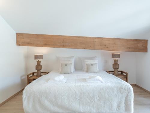 a bedroom with a large white bed with two lamps at Appartement moderne aux pieds des pistes, Alpe d'Huez - FR-1-645-92 in L'Alpe-d'Huez