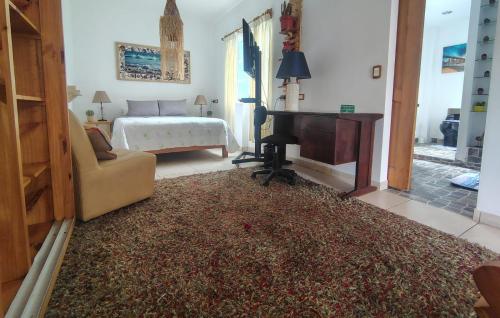 a living room with a bed and a piano at La Casona Azul in Lima