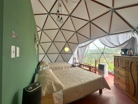 Postel nebo postele na pokoji v ubytování Aldea Hualtepec Glamping