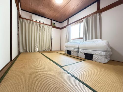 Osaka Guesthouse SAYURI HONKAN