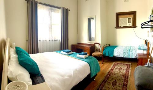 Katil atau katil-katil dalam bilik di Naracoorte Central Accommodation