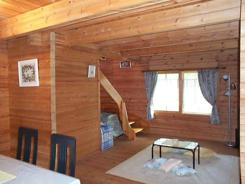那須的住宿－茂木小木屋式賓館，小木屋内的一个房间,带滑梯