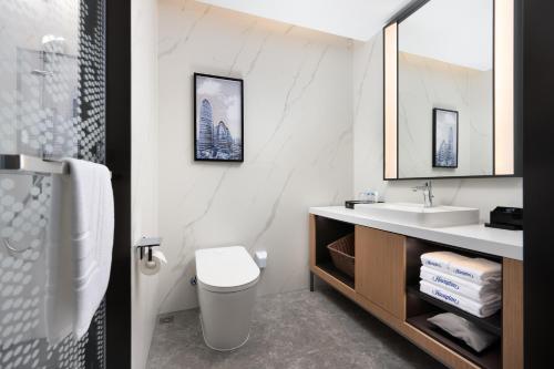 Un baño de 希尔顿欢朋北京首都机场&国际会展中心酒店Hampton by Hilton Beijing Airport&Exhibition Center