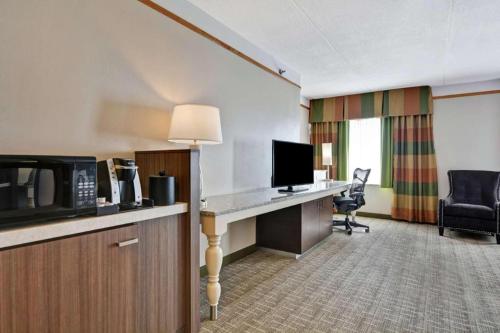 Μια τηλεόραση ή/και κέντρο ψυχαγωγίας στο Hilton Garden Inn Appleton/Kimberly