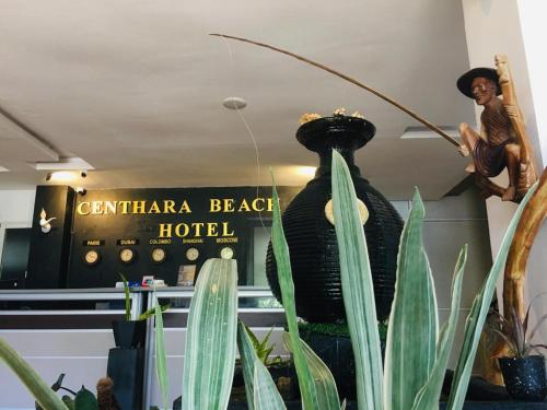 Ο χώρος του λόμπι ή της ρεσεψιόν στο Centhara Beach Weligama