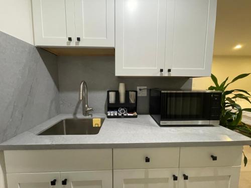 Η κουζίνα ή μικρή κουζίνα στο Quiet Private Room Near SFO with Free Parking