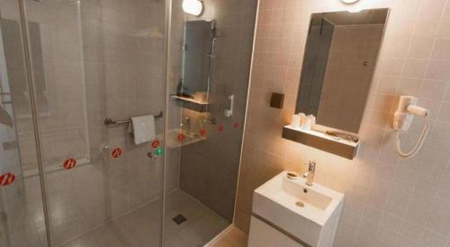 Ένα μπάνιο στο Jinjiang Inn Select Xuzhou Suining Middle Yuanfu Road