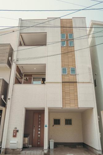 宜家包栋3层一户建,关西空港直达,4室一厅1浴2卫,免费车库