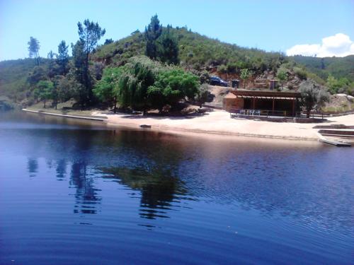 a house on the shore of a body of water at Casas dos Carregais in Carregais