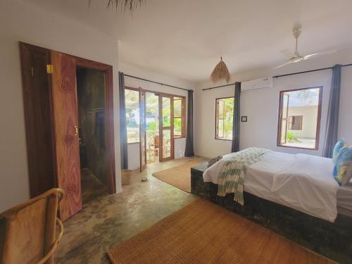 Postel nebo postele na pokoji v ubytování Garden Beach Bungalows Jambiani