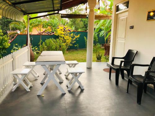 Κήπος έξω από το White House Weligama