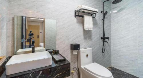 Un baño de Sheng Lin Na Hotel Minzhi Branch