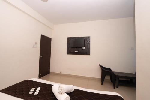 a room with a bed and a tv on the wall at Hotel Baga inn in Baga