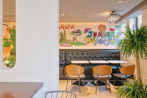 a dining room with a table and chairs in a restaurant at Dayin Garden Hotel -People's Square & Nanjing Road-Large Social Area -Bar -Café -Gym -Free Laundry Luggage Storage -24H Front Desk-English Service in Shanghai