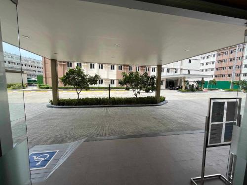 a view of an empty building with a parking lot at The Pahina Suite in Marilao