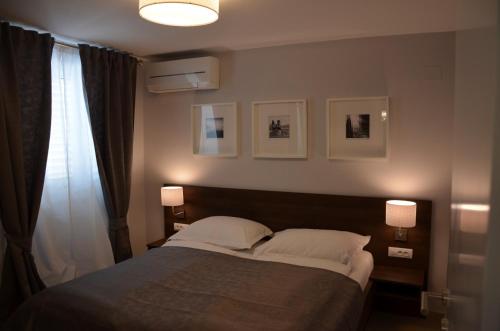 Giường trong phòng chung tại Apartments Mango