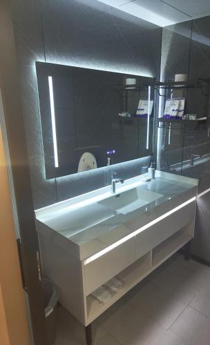 a bathroom with a sink and a large mirror at ماكامايا Makamaya in Al Baha