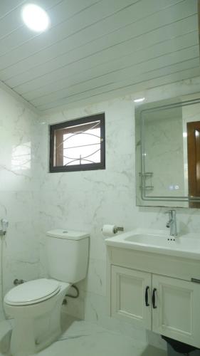 Ванная комната в Villa Dalia Puncak Nb3-8