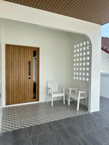 Gambar di galeri bagi House No 2177 Near bangtao beach Phuket di Koh Lone