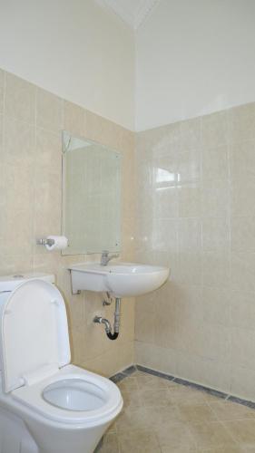 Bilik mandi di Villa Dalia Puncak Nb4-01