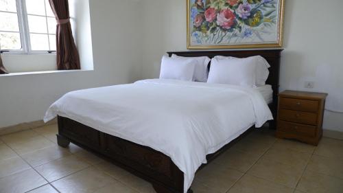 Katil atau katil-katil dalam bilik di Villa Dalia Puncak Nb4-01