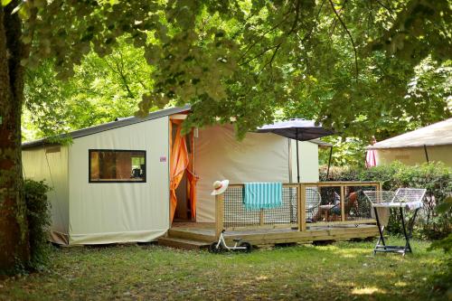Κήπος έξω από το Camping le Pré Morjal