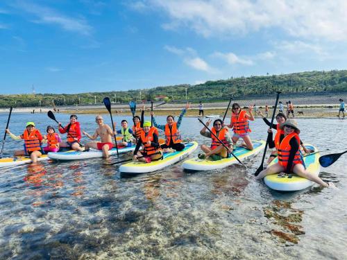 a group of people in kayaks in the water at Homestay Hoàng Phúc in Cu Lao Thu