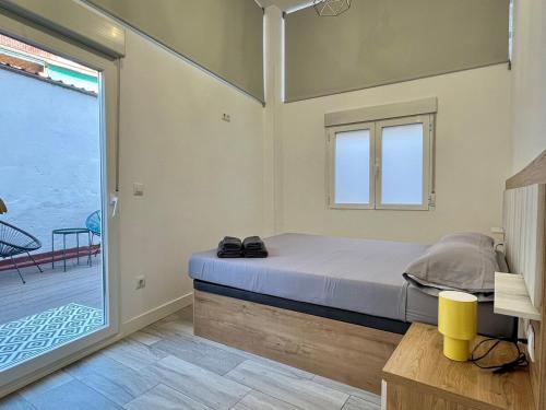 Apartamento nuevo, 2 dormitorios, patio y garaje