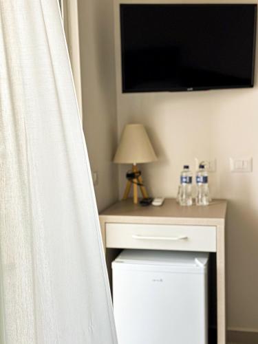 a room with a television and a table with a curtain at Blumoon Holiday in Golem