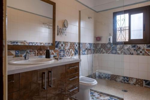 Ένα μπάνιο στο Vivienda Vacacional TINIZARA