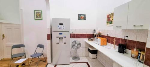 Η κουζίνα ή μικρή κουζίνα στο Peace Apartment Near Paliament