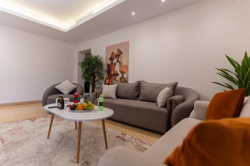 Rich CFC home 2BR with Garden