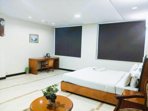 a bedroom with a bed and a blackboard on the wall at Athasri Hotel Infantry Road in Bengaluru