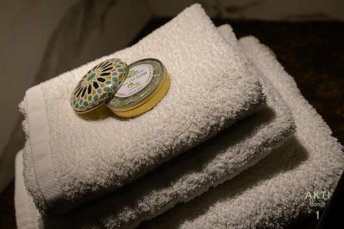 a clock sitting on top of a pile of towels at AKTI Homes Matala in Matala