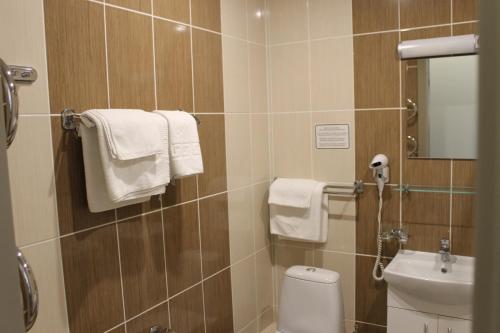 Bilik mandi di Ecoland Hotel