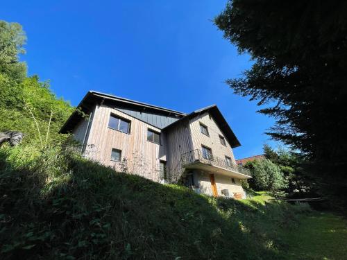 Haus am Erzbach - Ferienwohnung mitten in der Natur