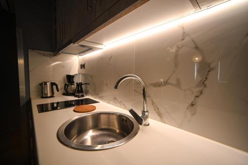 Monastiraki Athens Luxe Suite by Zeus Suites