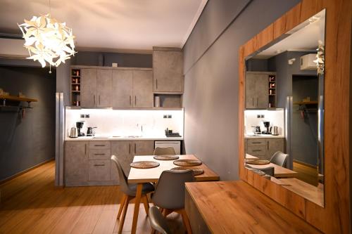 Monastiraki Athens Luxe Suite by Zeus Suites