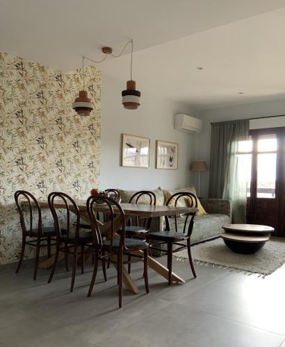 a dining room with a table and chairs and a couch at Los Laureles in Candeleda