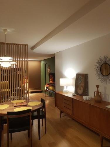 a living room with a table and a dining room at gite O repaire de la corniche in Obernai