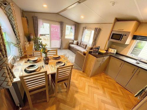 Kuchyň nebo kuchyňský kout v ubytování Isle of Wight Caravan